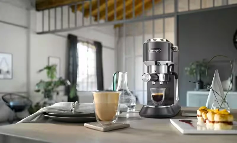 Macchina da caffè manuale De Longhi Dedica Arte EC885.GY con accessori